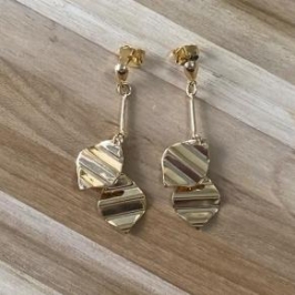 Brinco 2 Folhas Onduladas Penduradas