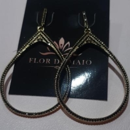 Brinco Oval Zirconias Negras