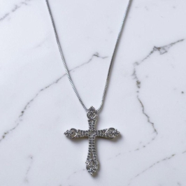 Corrente c/ Pingente em Cruz Detalhada Cravejado