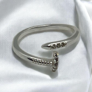 Anel Tipo Prego c/ Brilhantes