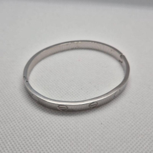 Bracelete Detalhado Cabeça Parafuso