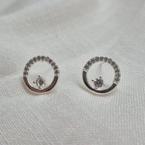 Brinco Redondo Brilhante Central