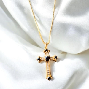 Corrente Veneziana c/ Pingente Cruz Pedras Pretas