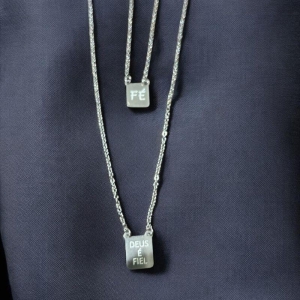 Escapulario Deus É Fiel + Fé Aço Inox