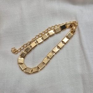 Pulseira Detalhada Quadradinhos