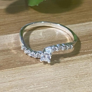 Anel Cravejado c/ Brilhante