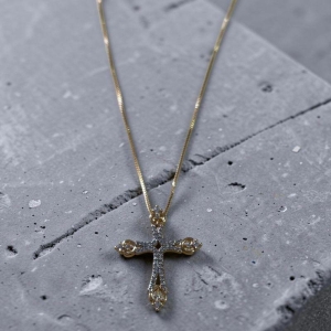 Corrente c/ Pingente em Cruz Detalhada Cravejado