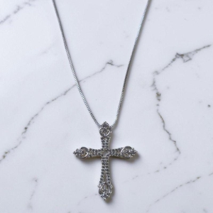 Corrente c/ Pingente em Cruz Detalhada Cravejado
