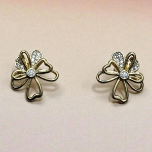 Brinco Flor c/ Brilhantes