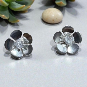 Brinco Flor Organica c/ Ponto de Luz