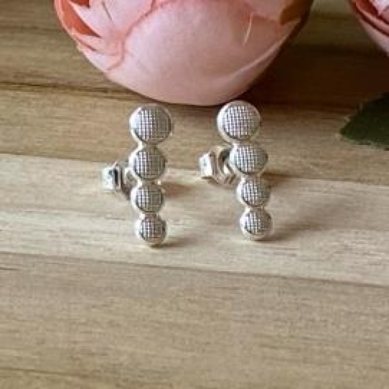 Brinco 4 Meia Bolinhas Chapadas Prata