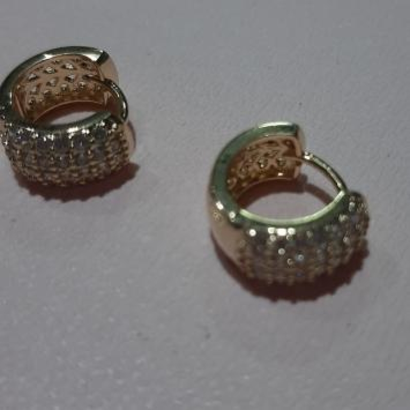 Brinco Argolinha  com Zirconias