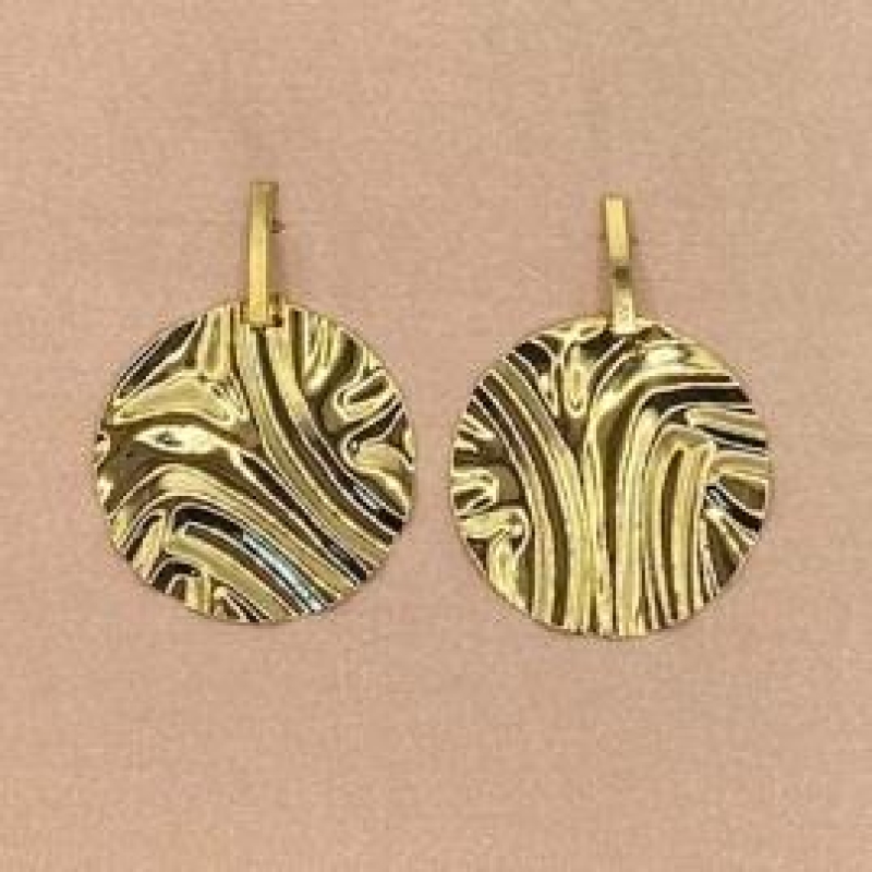 Brinco Chapeado Redondo Detalhes