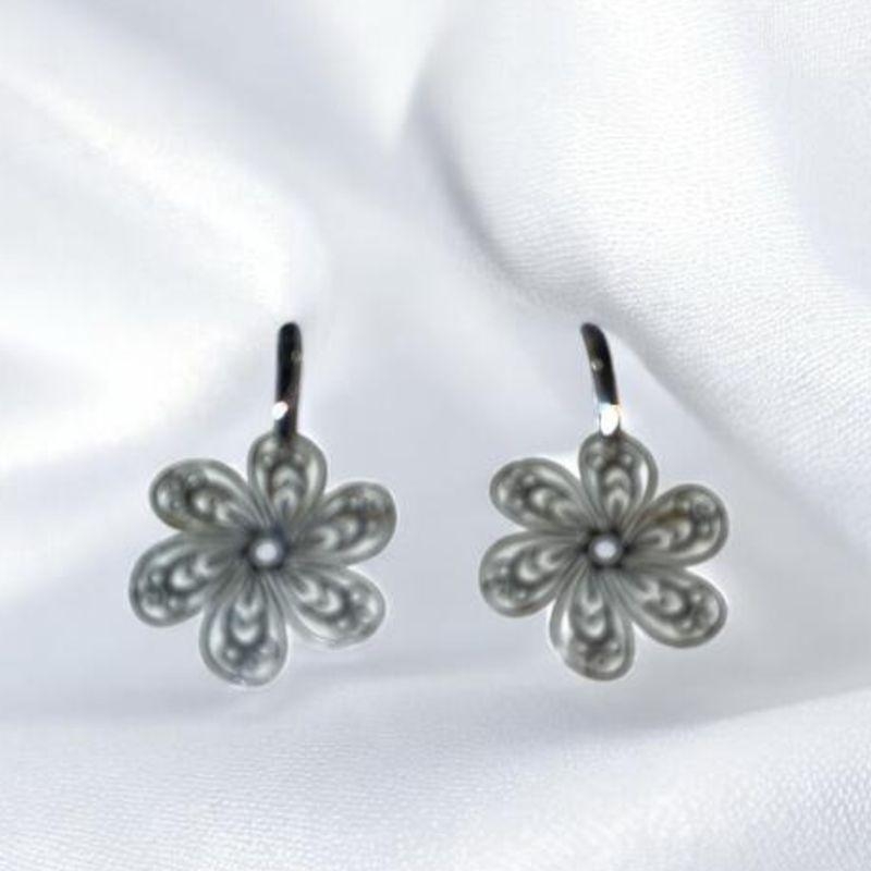 Brinco Flor Vazada Aço Inox