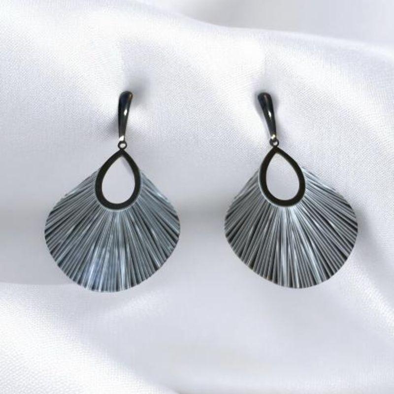 Brinco Leque Riscado Aço Inox