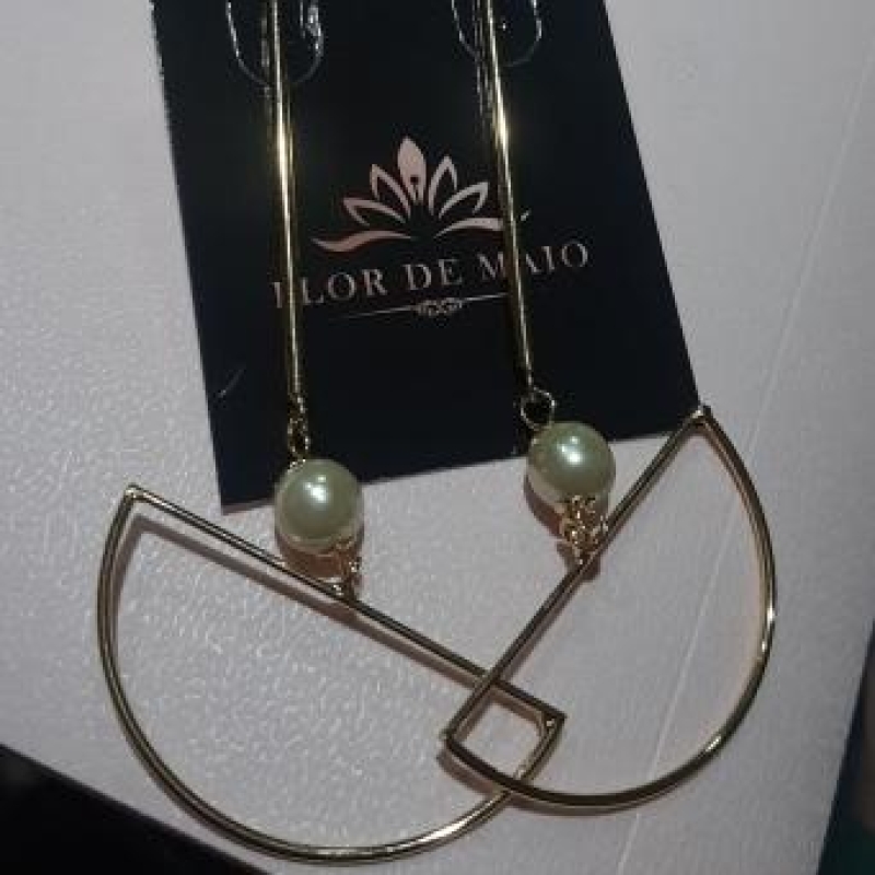 Brinco Meia Lua Perola
