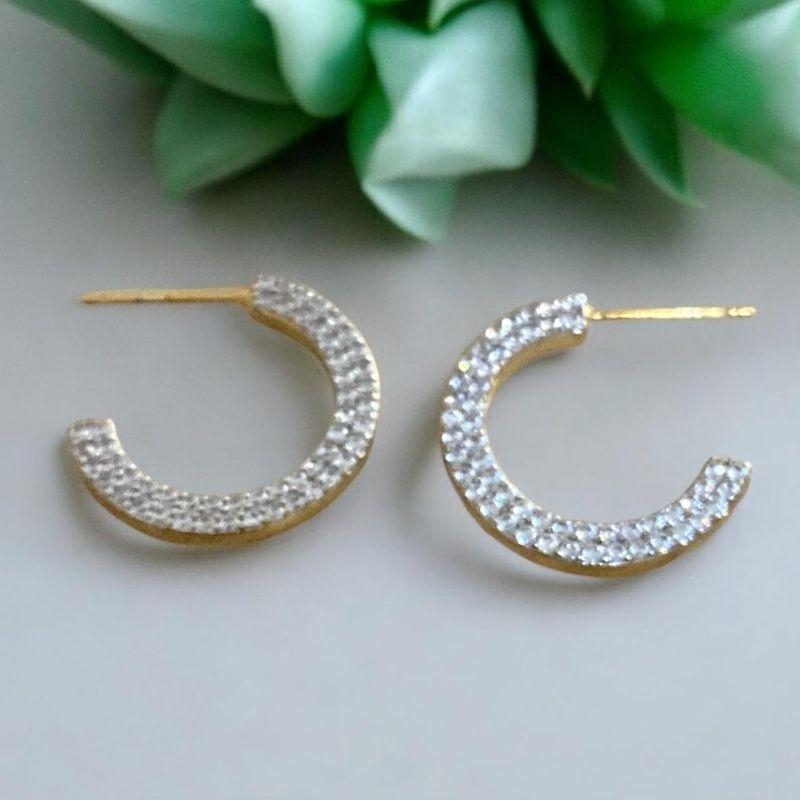 Brinco Meio Circulo Cravejado