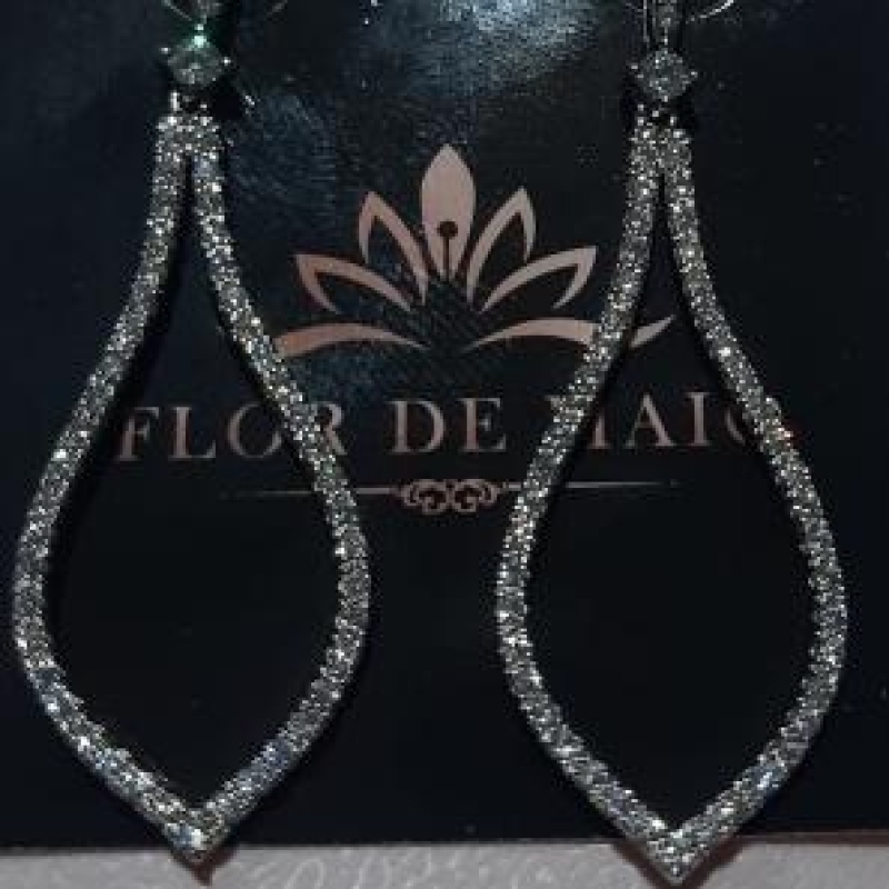 Brinco Oval Microzirconias