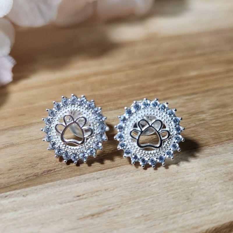 Brinco Pata em Aro Cravejado