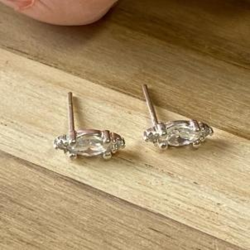 Brinco Pedra Oval Pequeno