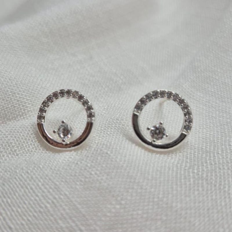 Brinco Redondo Brilhante Central