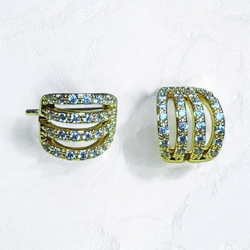 Brinco Tipo Garra com Brilhantes