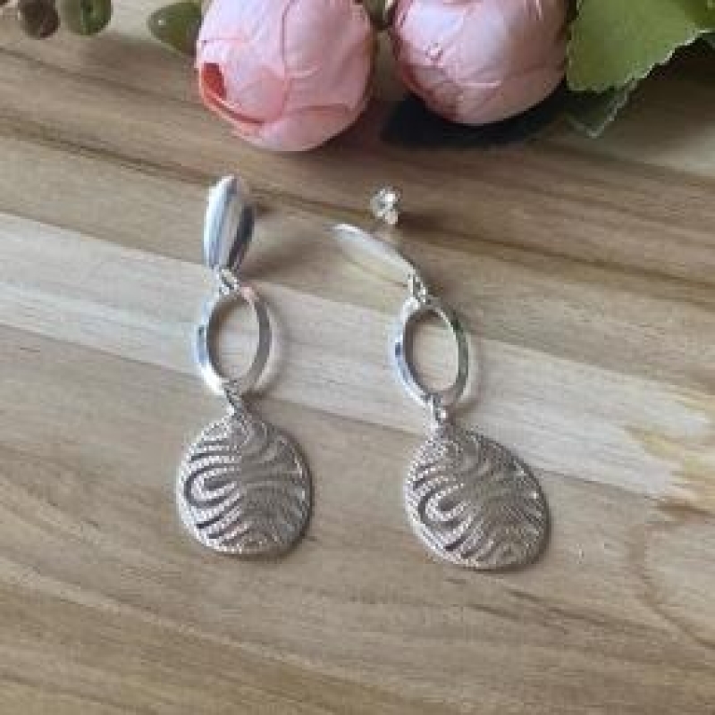 Brinco Trabalhado Chapeado Vazado Prata