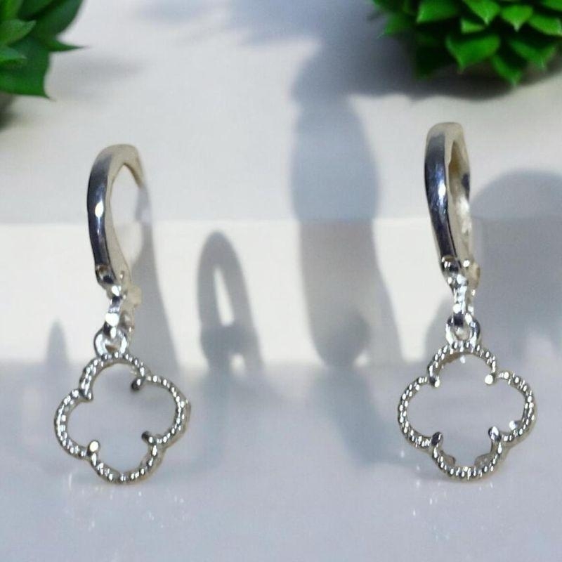 Brinco Trevo Transparente Prata