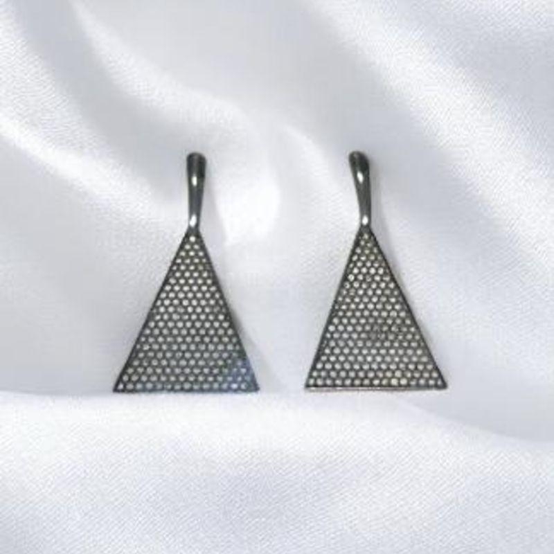 Brinco Triangulo Aço Inox