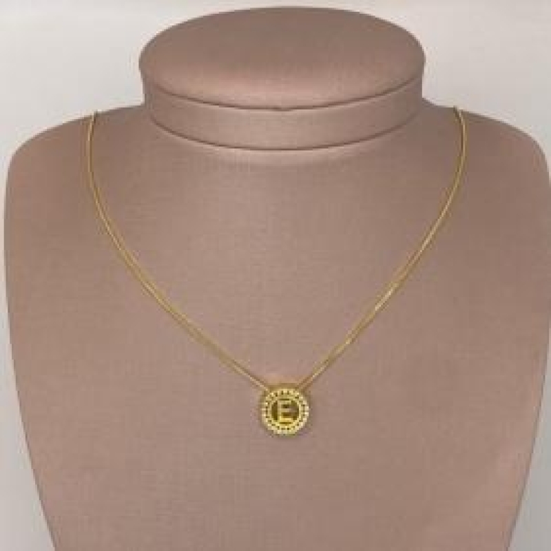 Colar Mandala Cravejada Letra 