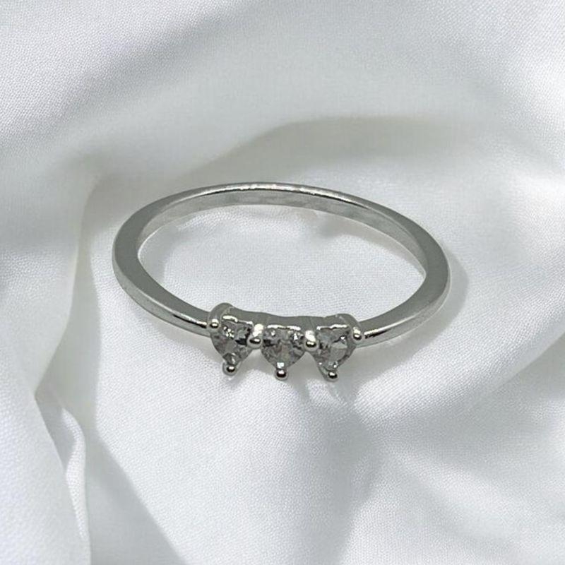 Anel 3 Brilhantes em Triangulo