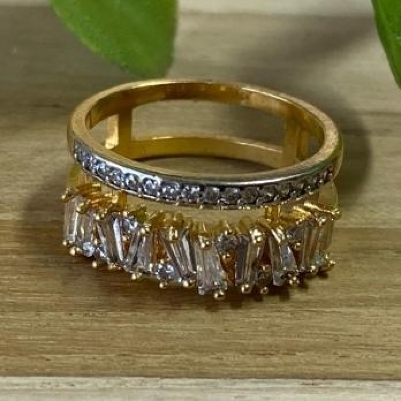 Anel Cravejado Pedras Navetes