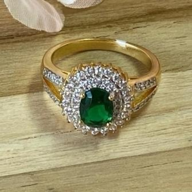 Anel Oval Verde Cravejado