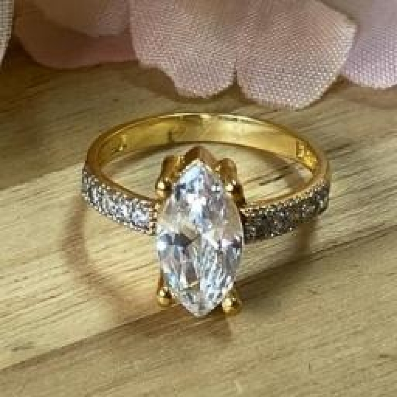 Anel Pedra Oval Brilhante