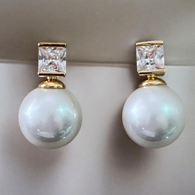 Brinco Brilhante Quadrado e Perola Fixa