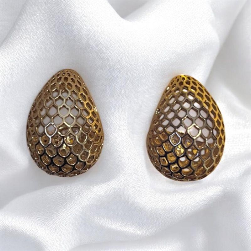 Brinco Gota Detalhada Vazada