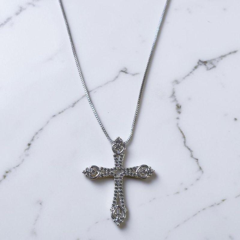 Corrente c/ Pingente em Cruz Detalhada Cravejado