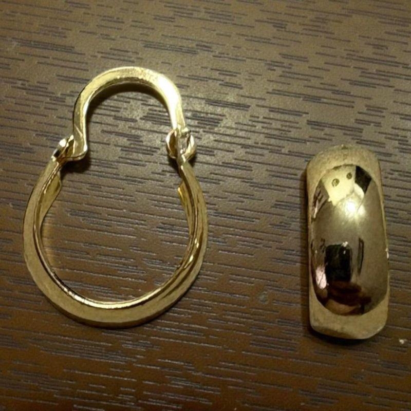 Brinco Argolinha Lisa Oval Pequena c/ Fecho Tranqueta