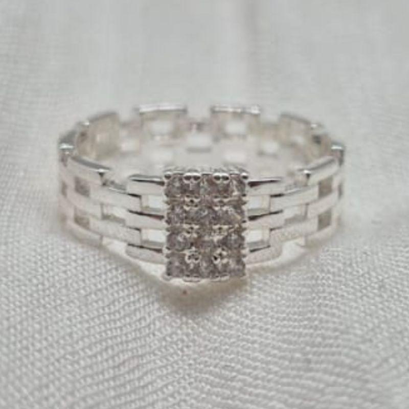 Anel Detalhado Brilhantes