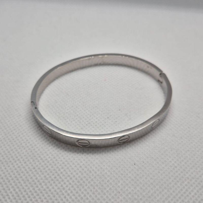 Bracelete Detalhado Cabeça Parafuso