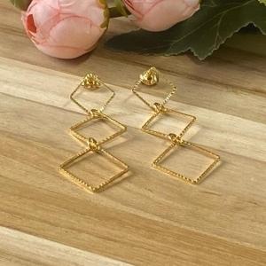 Brinco 3 Quadrados Vazados