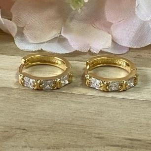 Brinco Argola 3 brilhantes