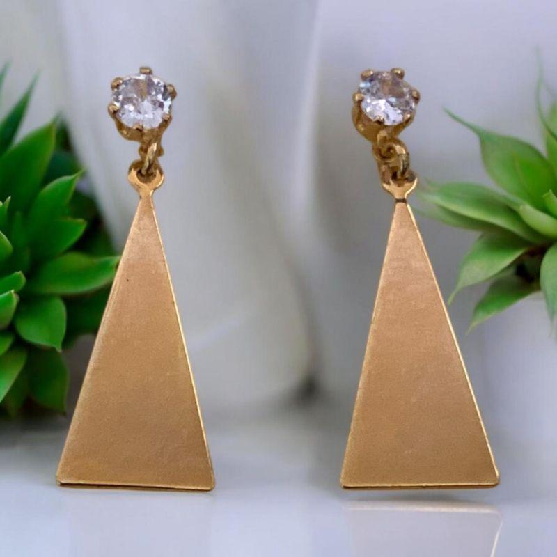 Brinco Brilhante c/ Triangulo Chapeado