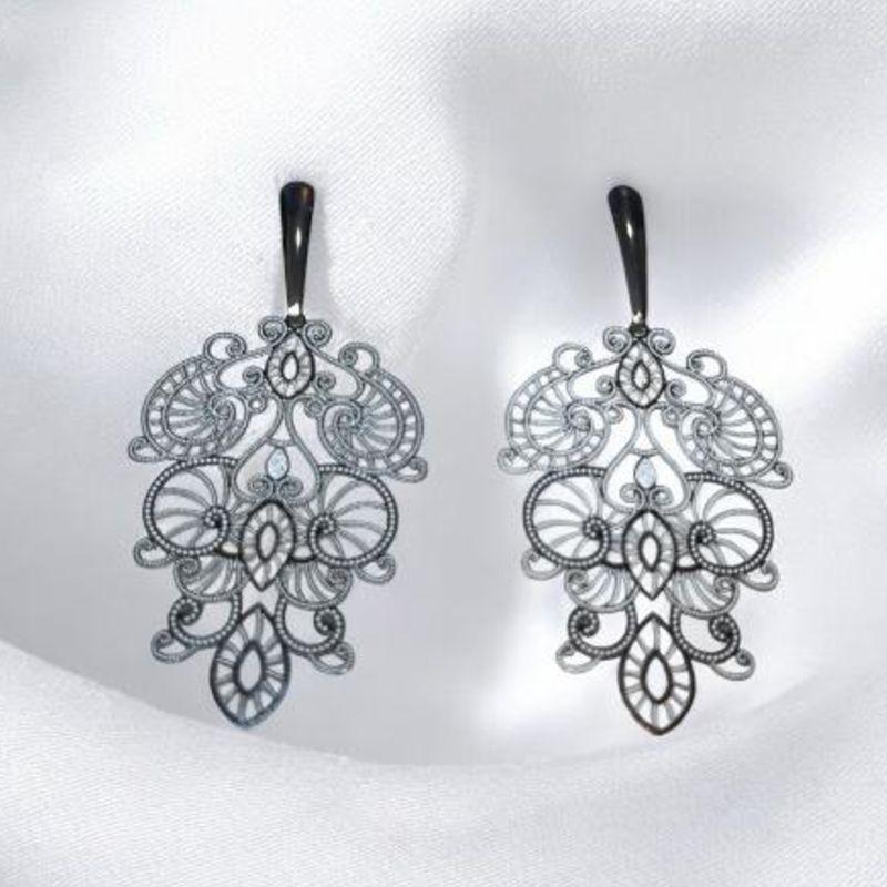 Brinco Cacho de Flores Vazado Aço Inox