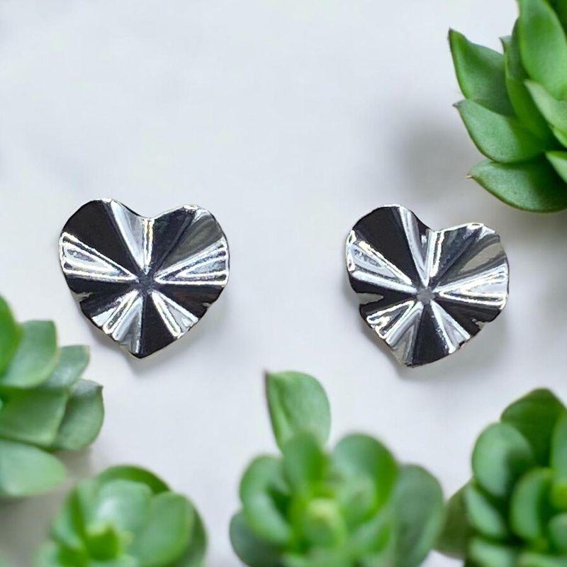 Brinco Coração Chapa Ondulado