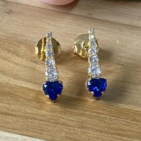 Brinco Coração Fixo Azul