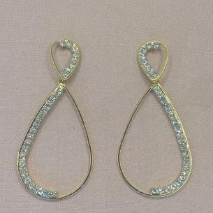 Brinco Gota Vazada Cravejado