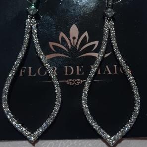 Brinco Oval Microzirconias