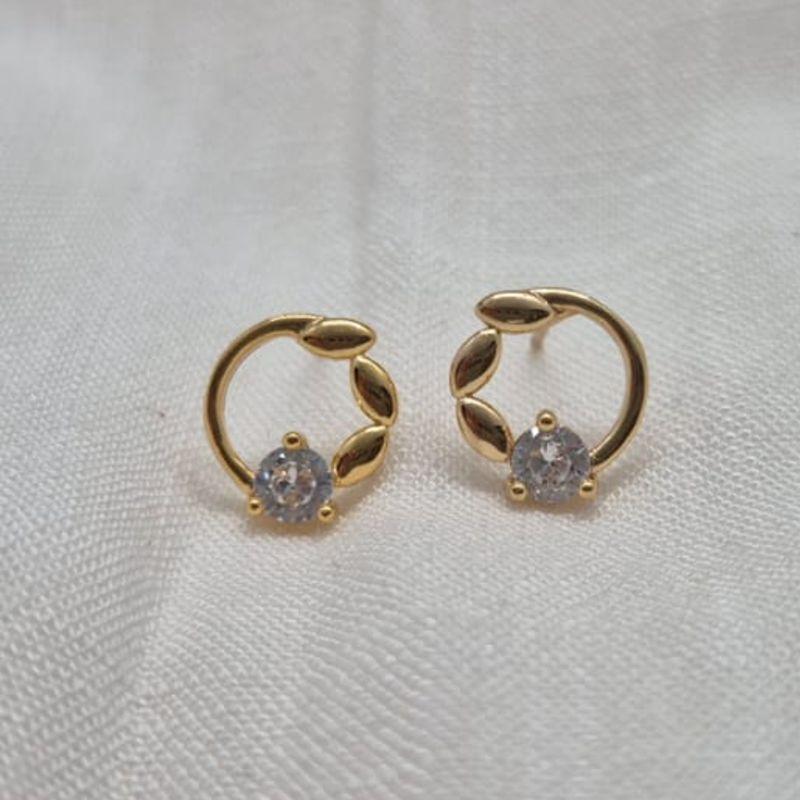 Brinco Redondo Detalhado c/ Brilhante