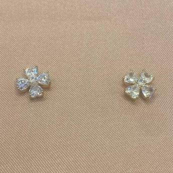 Brinco Trevo Cristal